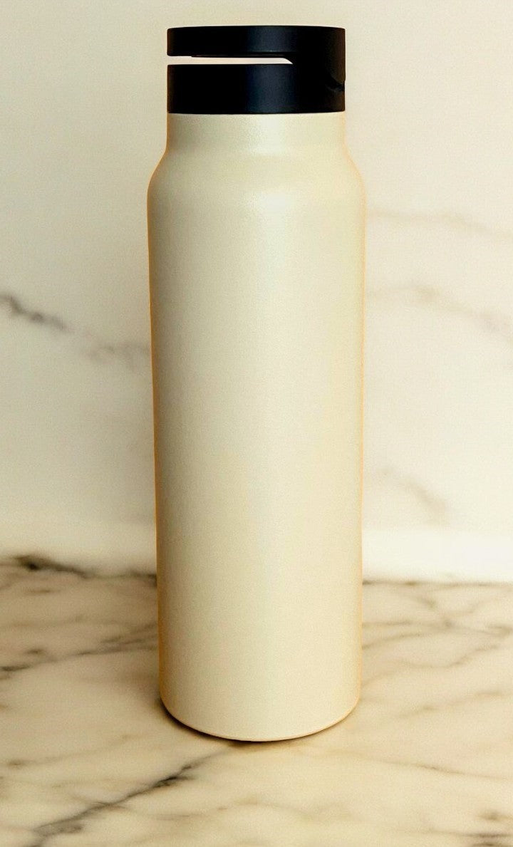 Milchweiße HydroHold Trinkflasche 700 ml mit magnetischem Handyhalter